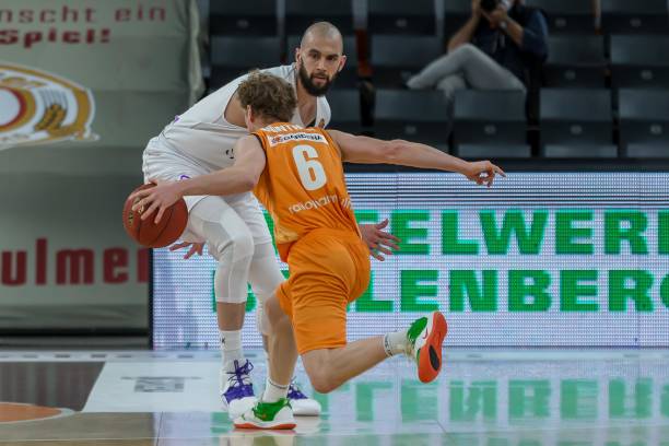 动作虽非极 动作虽非极